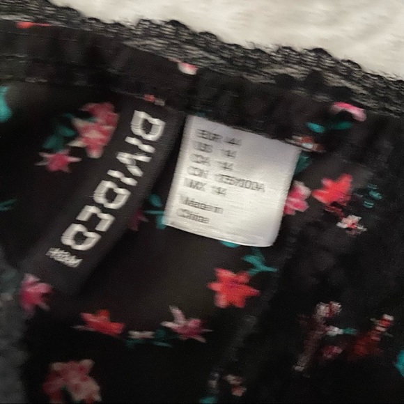 Ditsy Floral Lace Trim Camisole - Picture 6 of 8